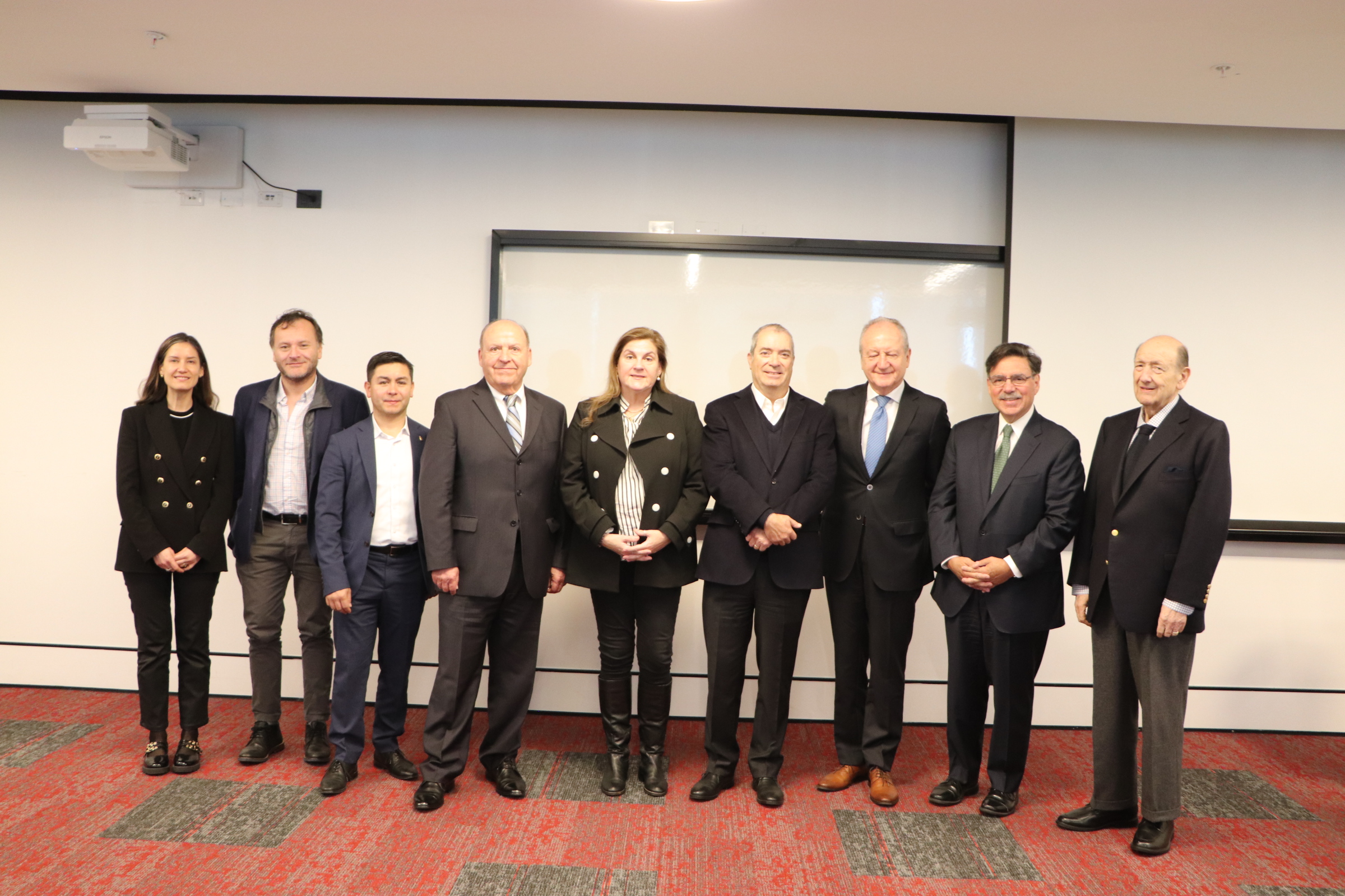 Alta Dirección FEN establece instancia de vinculación con el sector empresarial