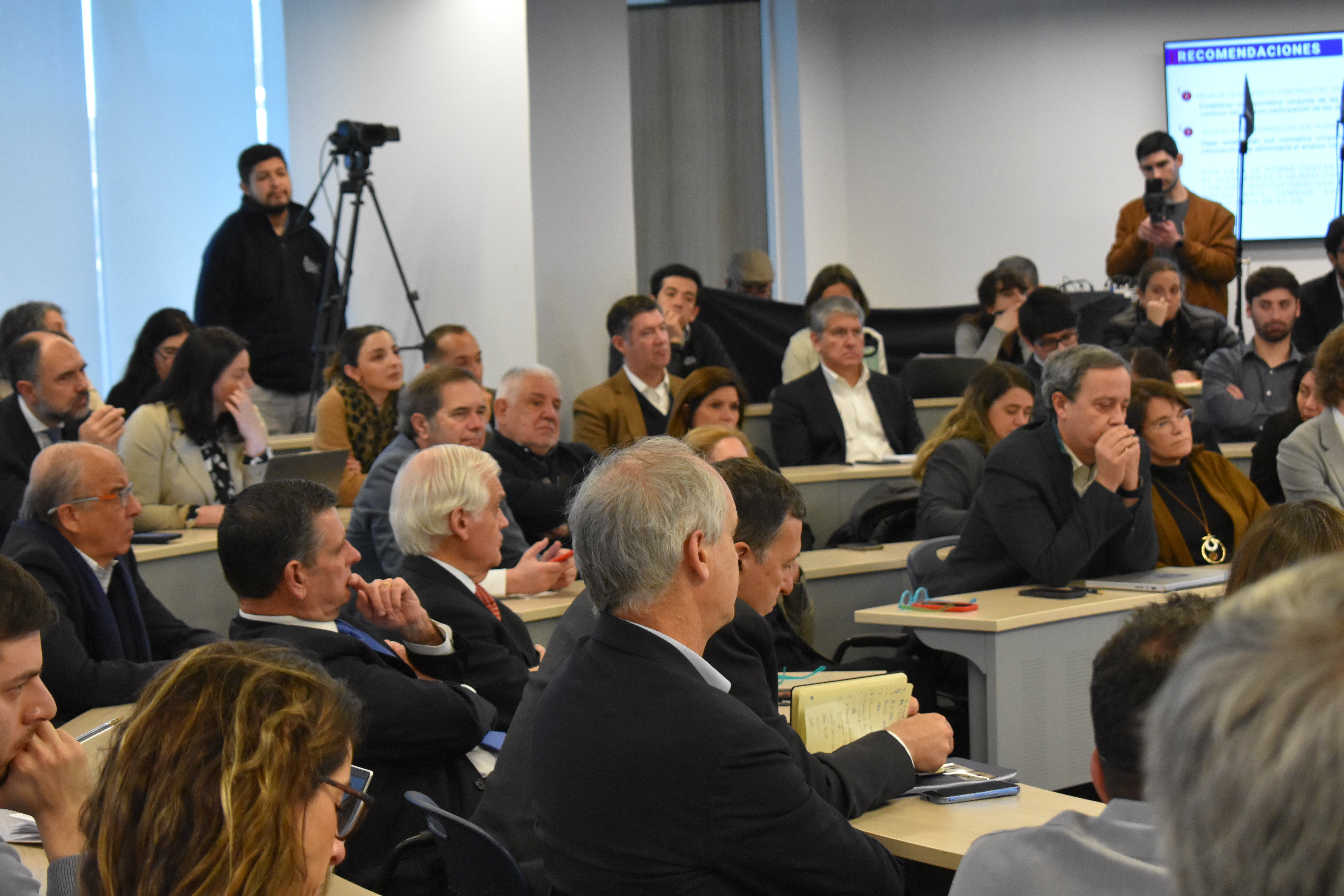 Expertos llaman a introducir mejoras al proyecto de ley del SIS para asegurar su sostenibilidad